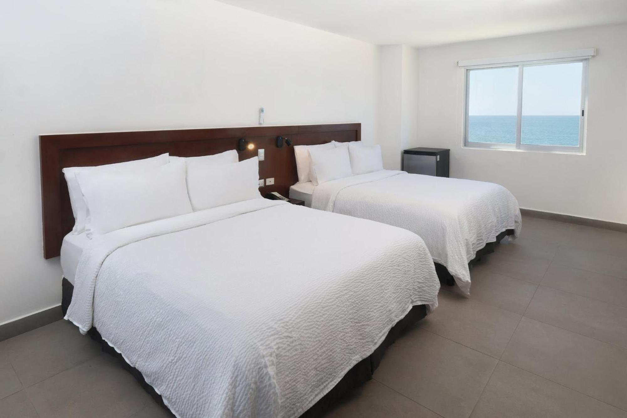 Two-Bedroom Suite Four Queen Beds Ocean Front