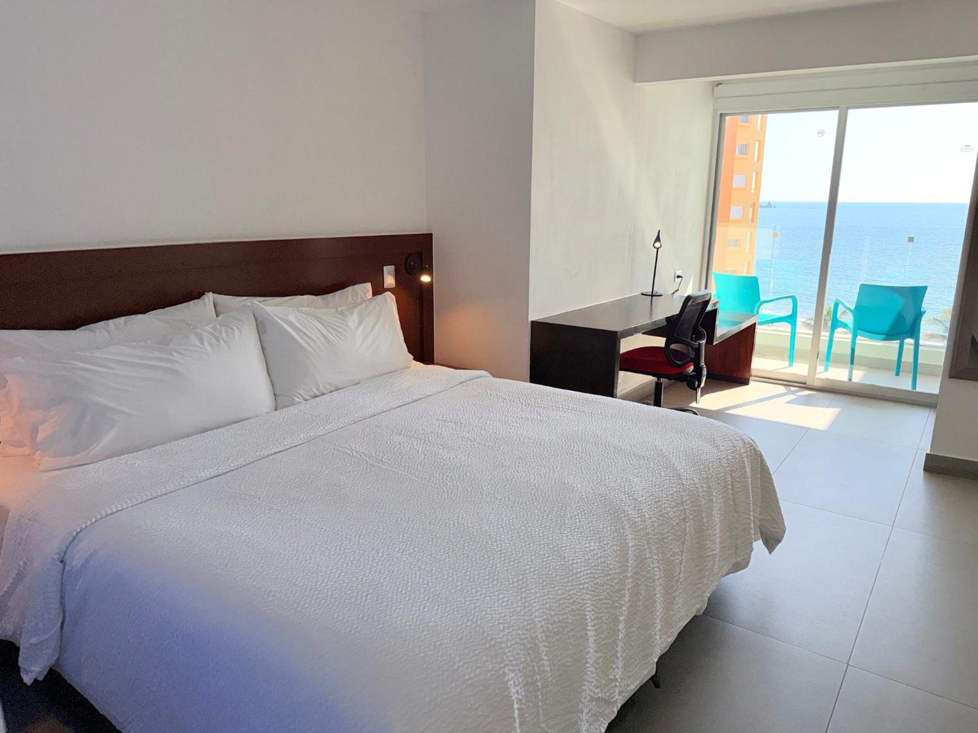 Standard King Room Ocean View High Floor