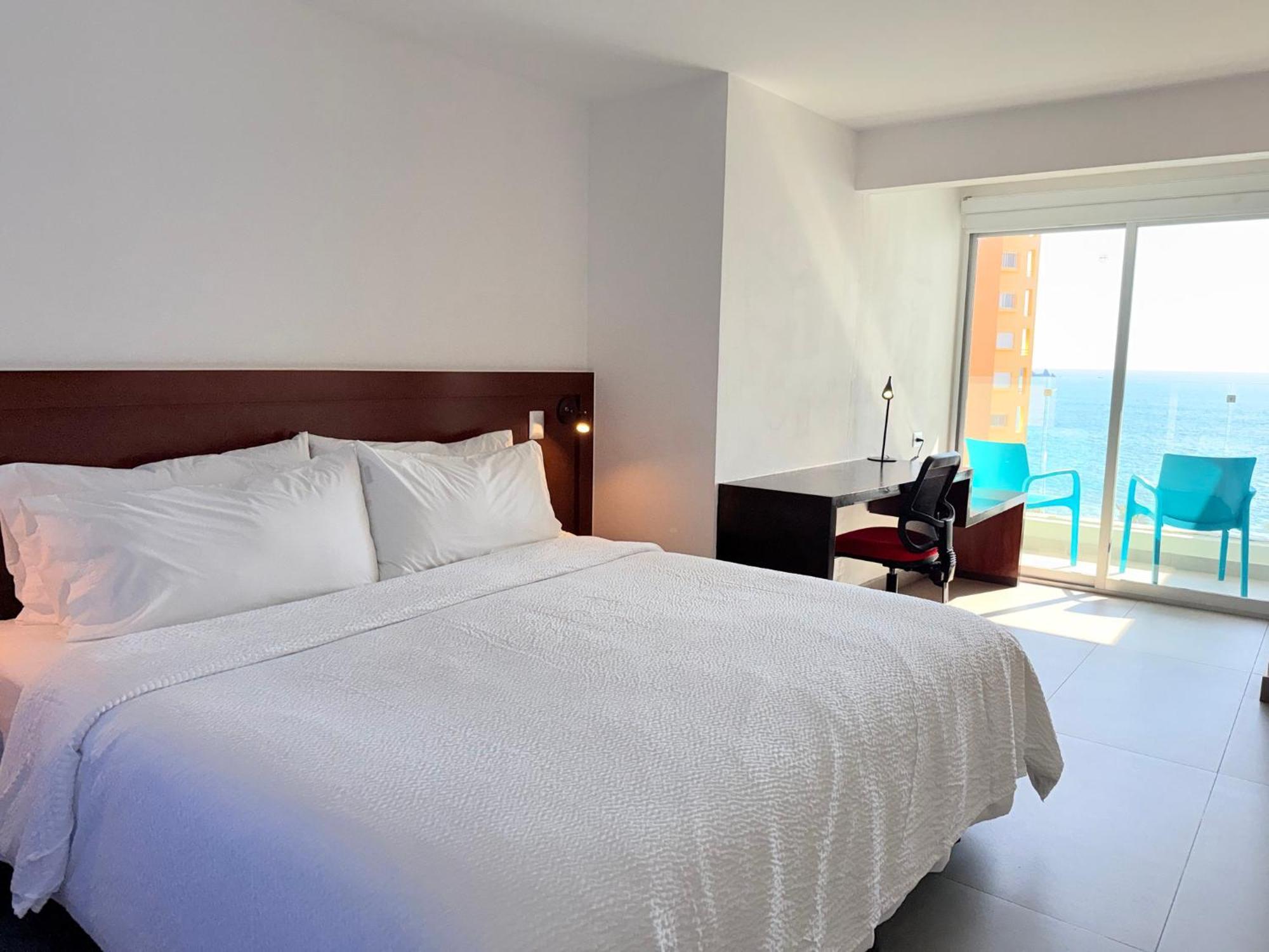 Standard King Room Ocean View High Floor